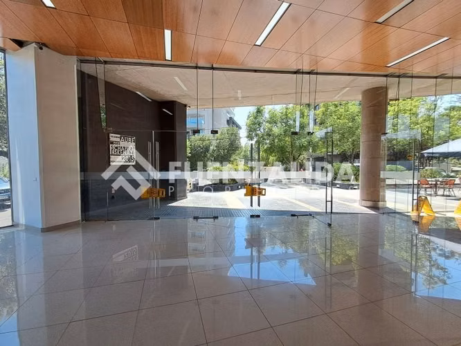 Oficina en arriendo en Las Condes..metro Los Dominicos