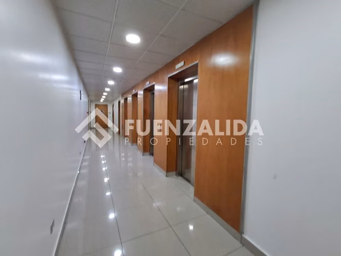 Oficina en arriendo en Las Condes..metro Los Dominicos