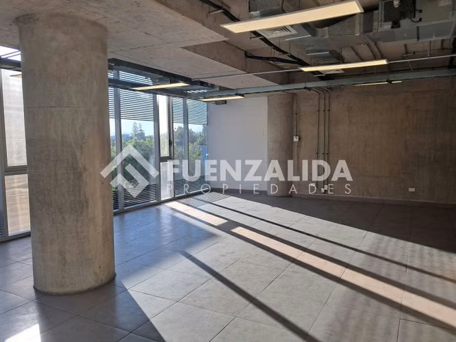 Oficina en arriendo en Las Condes..metro Los Dominicos
