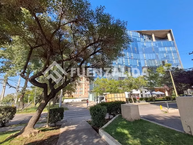 Oficina en venta en Las Condes...metro Los Dominicos.