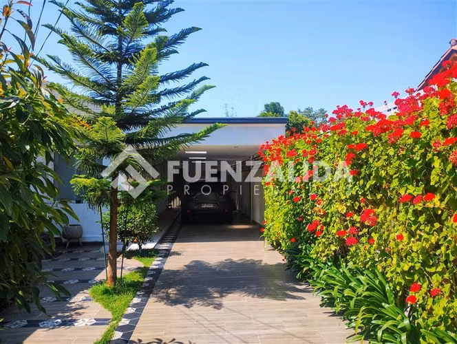 Casa en venta de 5 dorm. en La Reina
