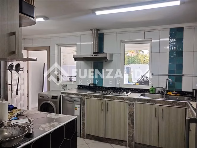 Casa en venta de 5 dorm. en La Reina