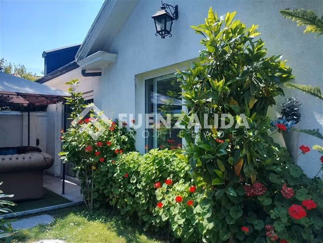 Casa en venta de 5 dorm. en La Reina