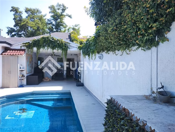 Casa en venta de 5 dorm. en La Reina