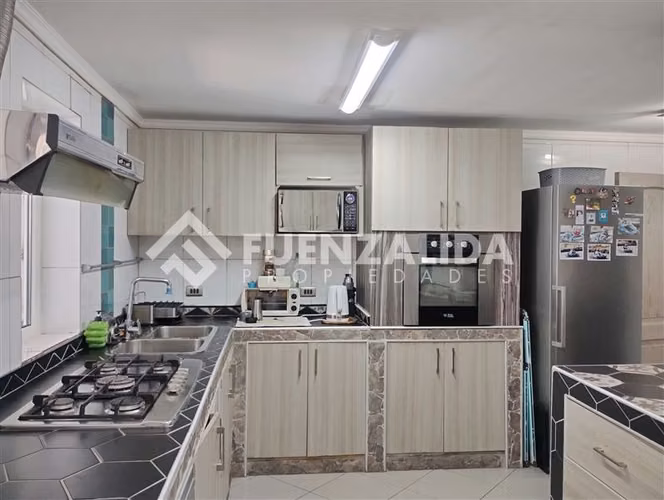 Casa en venta de 5 dorm. en La Reina