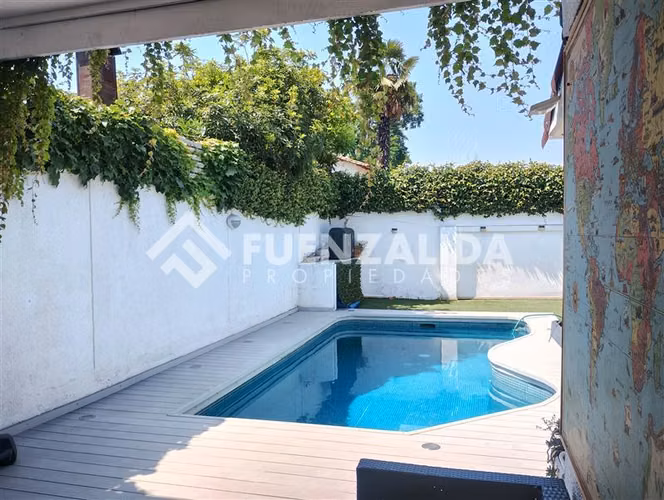 Casa en venta de 5 dorm. en La Reina