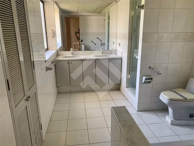 Departamento en venta de 3 dorm. en Las Condes