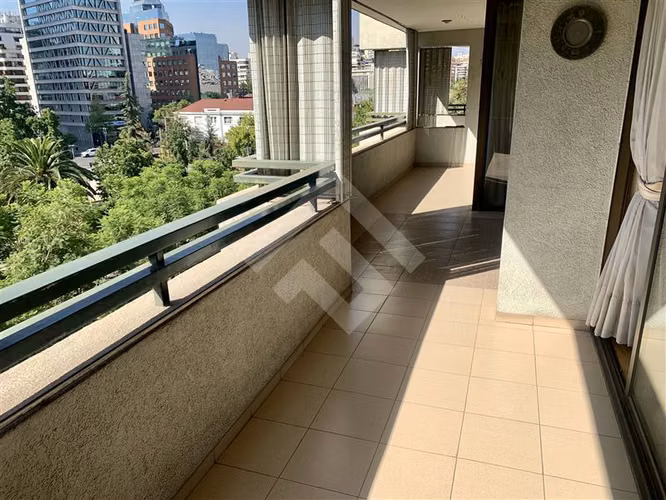 Departamento en venta de 3 dorm. en Las Condes