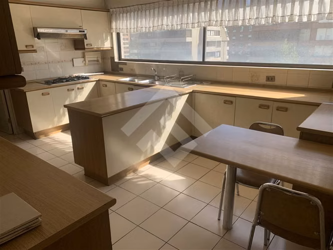 Departamento en venta de 3 dorm. en Las Condes