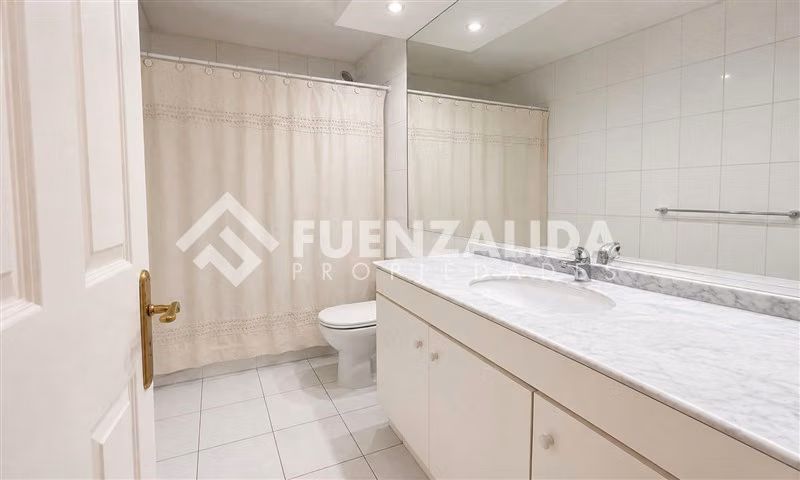 Departamento en venta de 5 dorm. en Vitacura