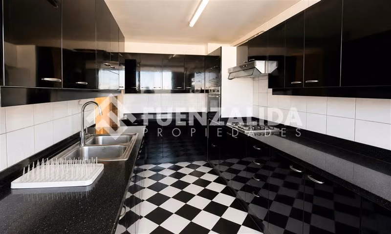 Departamento en venta de 5 dorm. en Vitacura