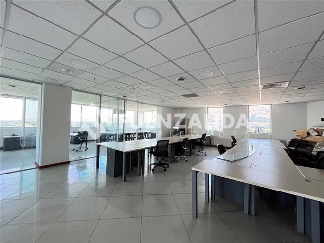 Excelente Oficina amoblada en arriendo en Huechuraba