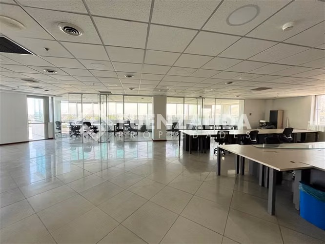 Excelente Oficina amoblada en arriendo en Huechuraba