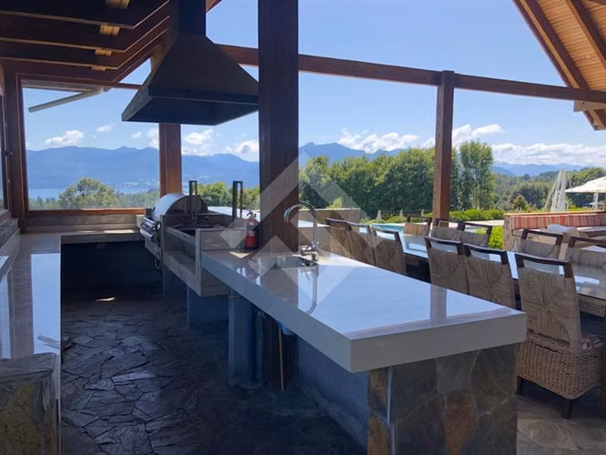 Casa en venta de 6 dorm. en Pucón