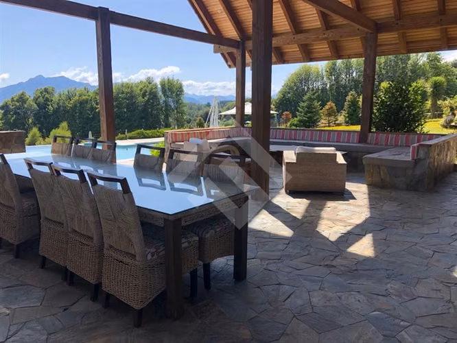 Casa en venta de 6 dorm. en Pucón