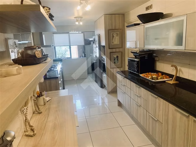 Departamento en venta de 3 dorm. en Las Condes