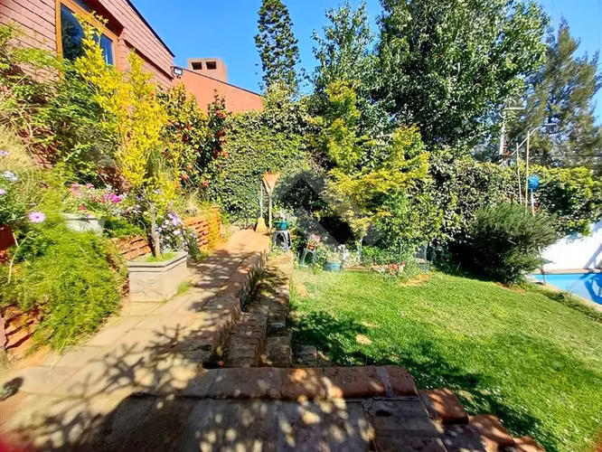 Casa en venta de 5 dorm. en Las Condes