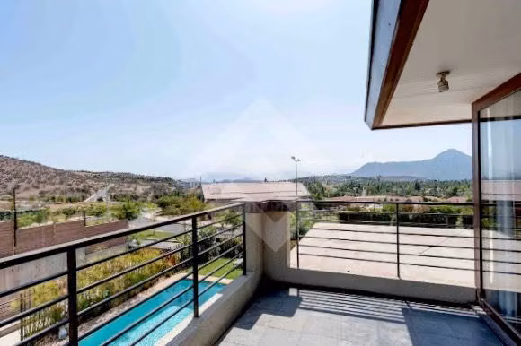 Casa en arriendo de 3 dorm. en Las Condes