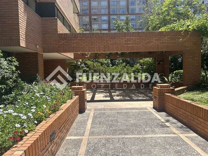 Departamento en venta de 3 dorm. y 3 baños en Las Condes