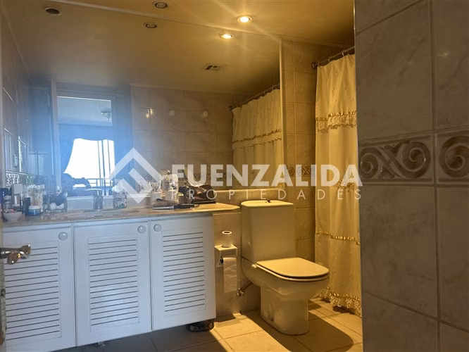 Departamento en venta de 3 dorm. y 3 baños en Las Condes