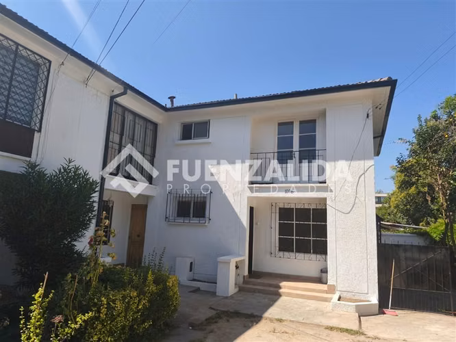 PROPIEDAD RECOMENDADA Casa en venta de 4 dorm. en La Reina