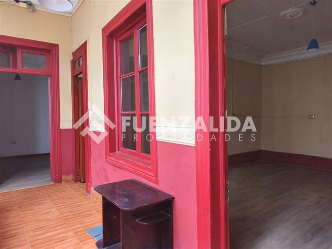 EXCELENTE ESTADO LOCAL en arriendo en Santiago