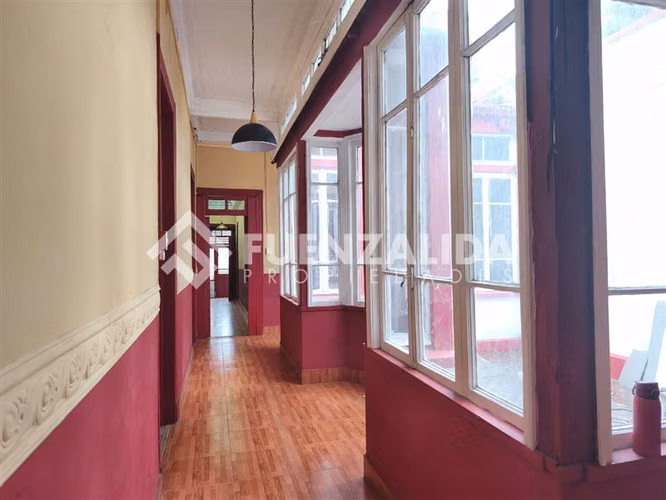 EXCELENTE ESTADO LOCAL en arriendo en Santiago