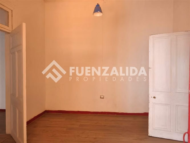 EXCELENTE ESTADO LOCAL en arriendo en Santiago