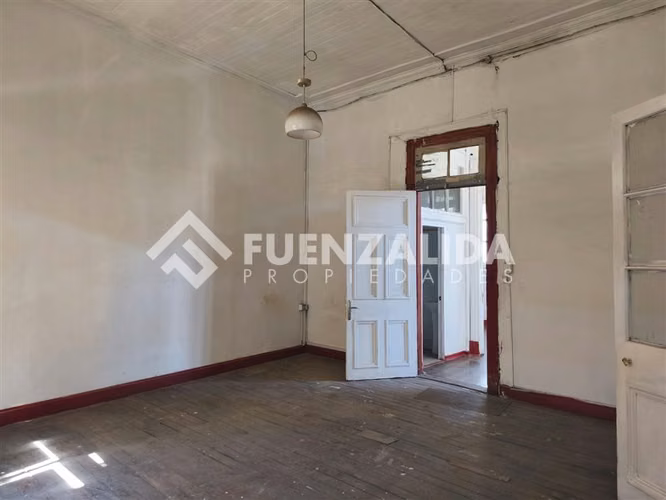 EXCELENTE ESTADO LOCAL en arriendo en Santiago