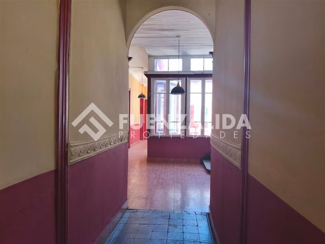 EXCELENTE ESTADO LOCAL en arriendo en Santiago
