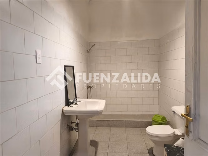 EXCELENTE ESTADO LOCAL en arriendo en Santiago