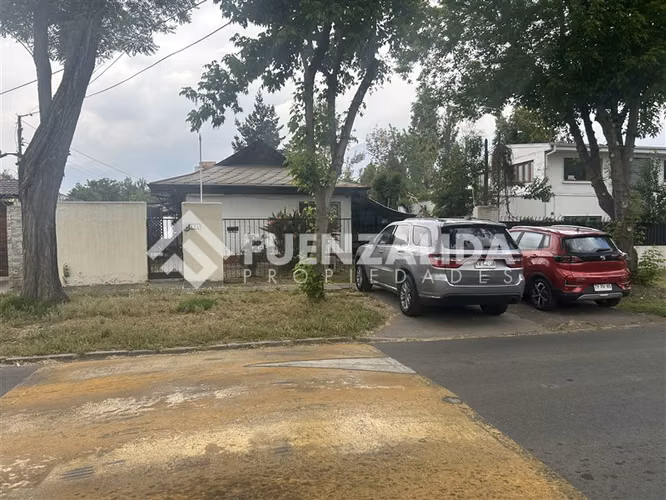 Casa en venta de 4 dormitorios y 2 baños en La Reina
