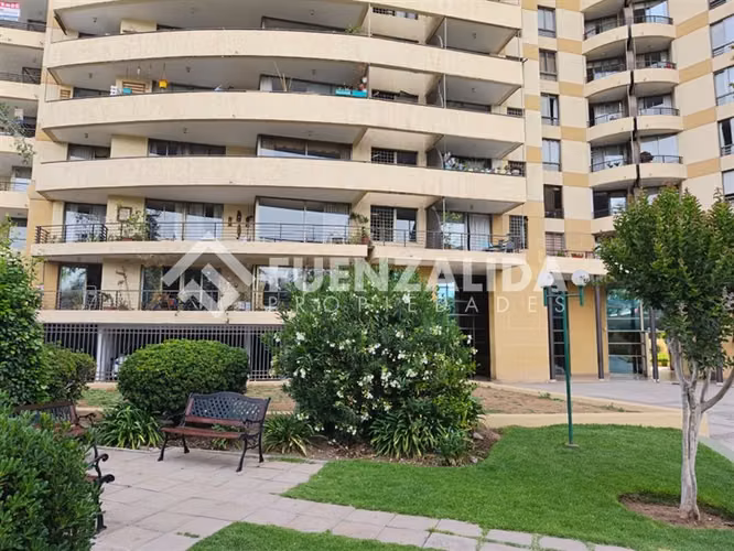 Departamento en venta de 3 dorm. en La Reina
