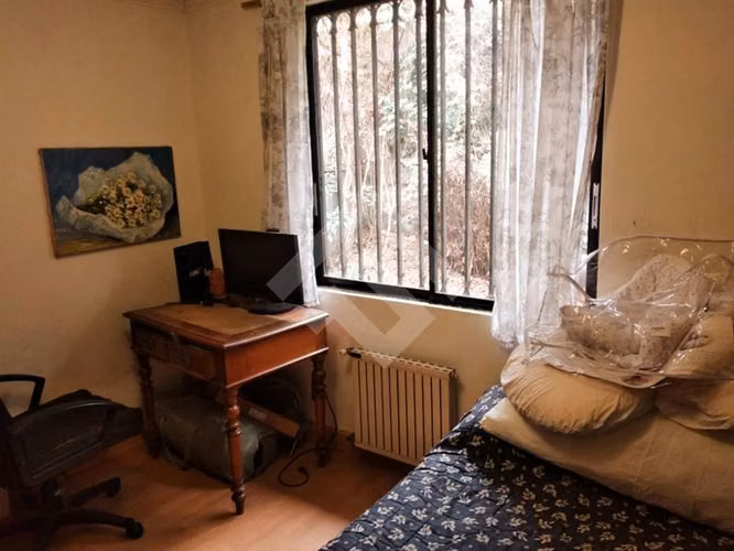 Casa en venta de 5 dorm. en 1.688 mts2.en La Reina