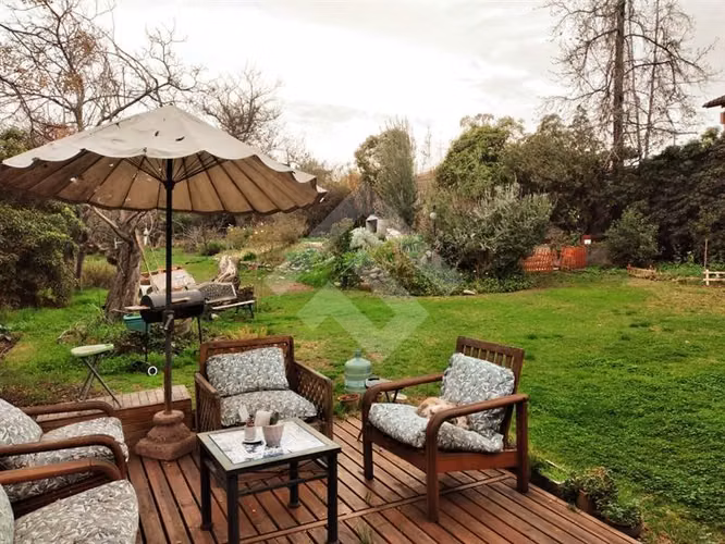 Casa en venta de 5 dorm. en 1.688 mts2.en La Reina