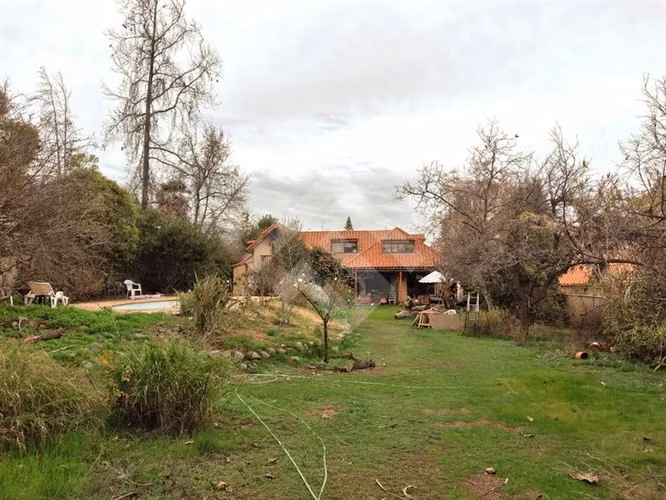 Casa en venta de 5 dorm. en 1.688 mts2.en La Reina