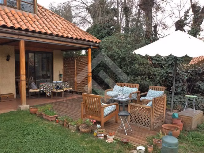 Sitio en venta en La Reina