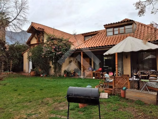 Sitio en venta en La Reina