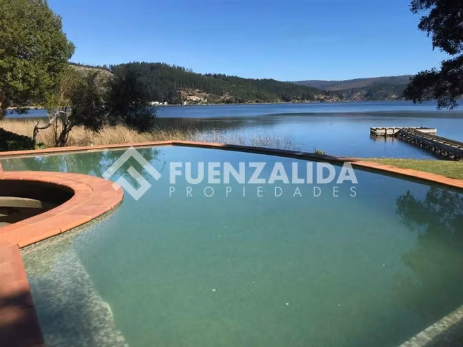 Venta, Exclusiva Casa orilla lago en Vichuquén.