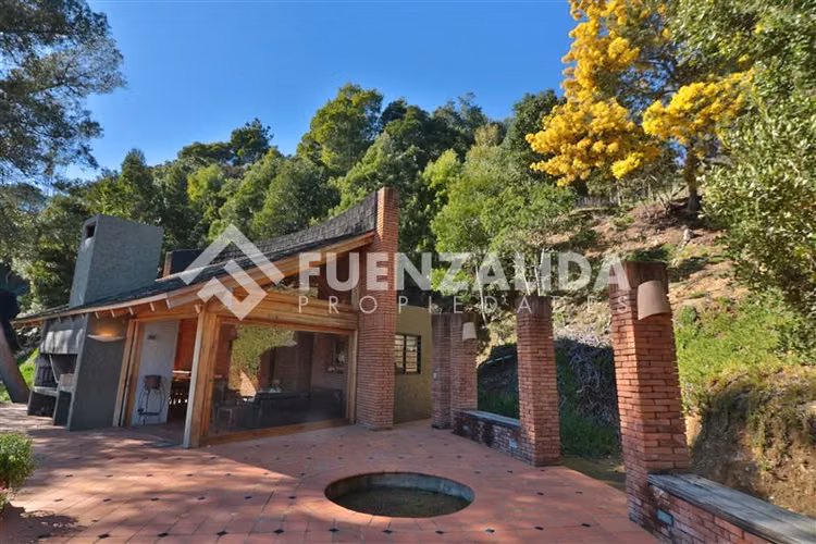 Venta, Exclusiva Casa orilla lago en Vichuquén.