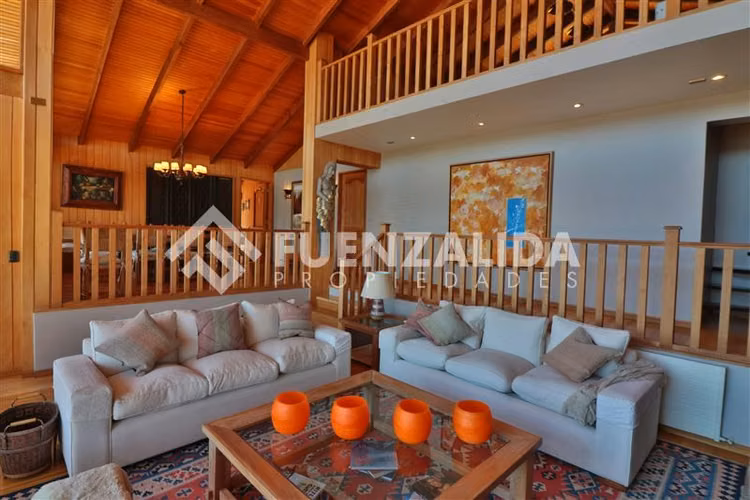 Venta, Parcela con exclusiva Casa orilla lago en Vichuquén