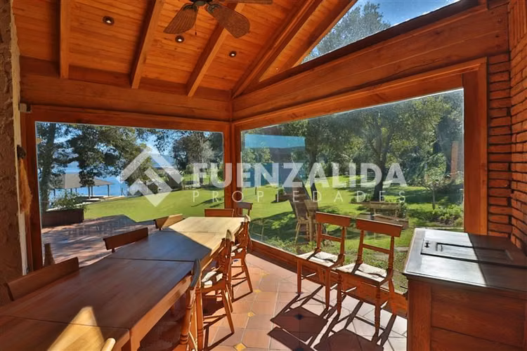 Venta, Parcela con exclusiva Casa orilla lago en Vichuquén