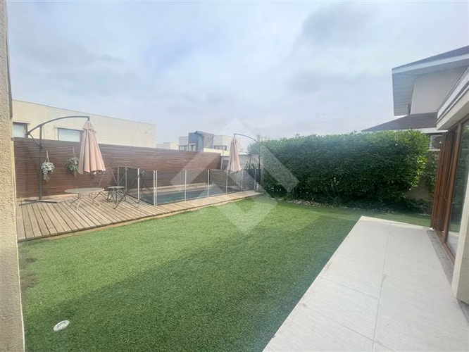 Casa en venta de 3 dorm. en Peñalolén