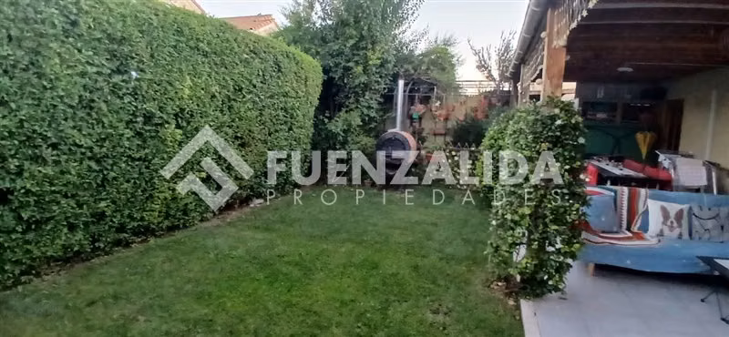 Casa en venta de 4 dorm. Laguna de Condores en San Bernardo