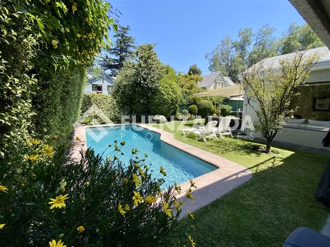 Casa en venta de 4 dorm. en Lo Barnechea