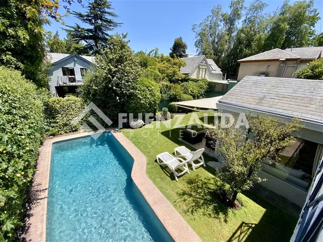 Casa en venta de 4 dorm. en Lo Barnechea