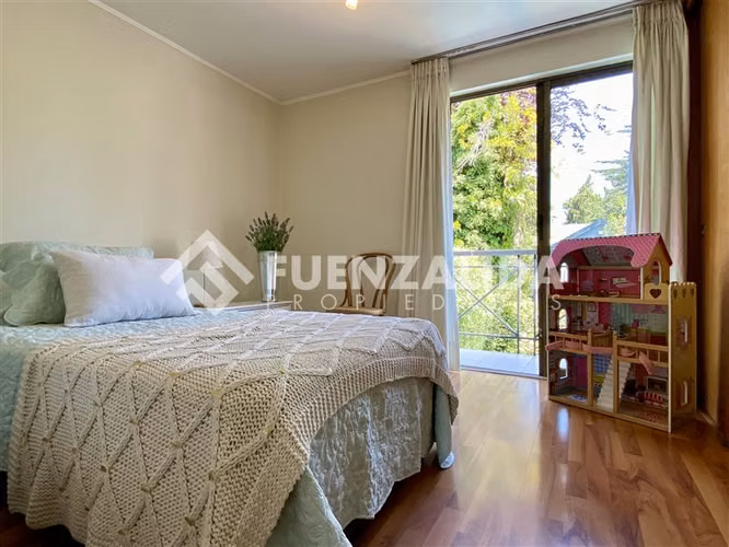 Casa en venta de 4 dorm. en Lo Barnechea