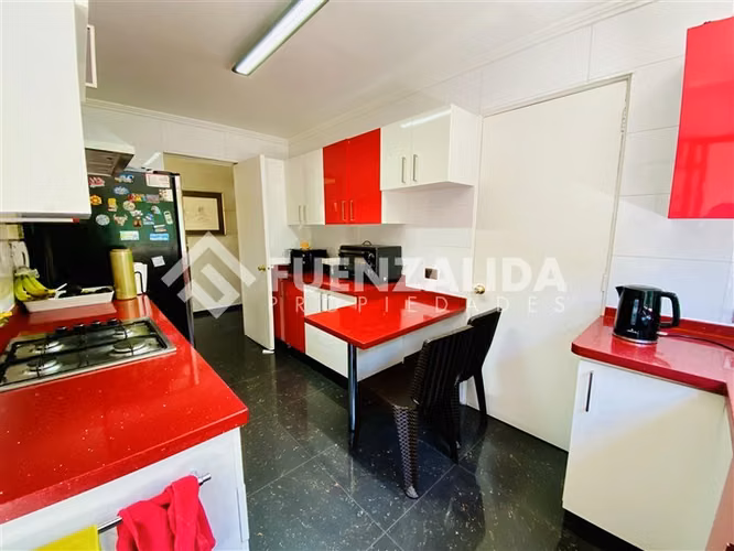 Casa en venta de 4 dorm. en Lo Barnechea