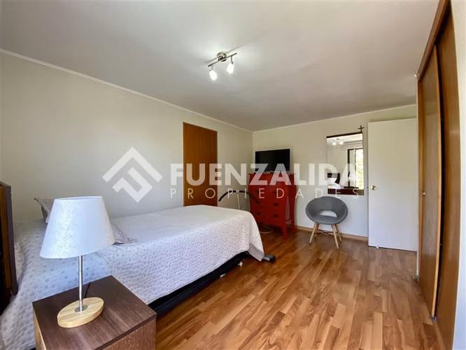 Casa en venta de 4 dorm. en Lo Barnechea