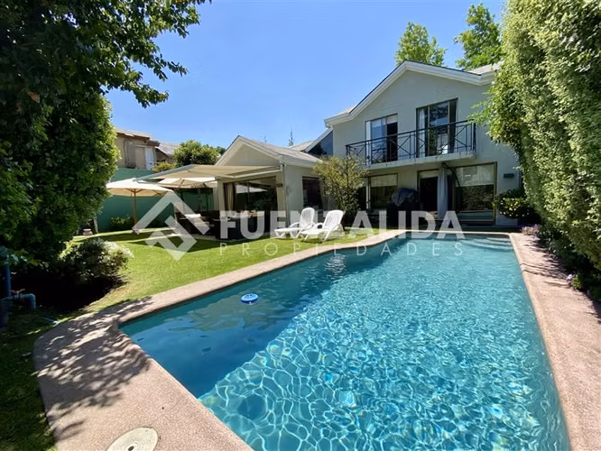 Casa en venta de 4 dorm. en Lo Barnechea